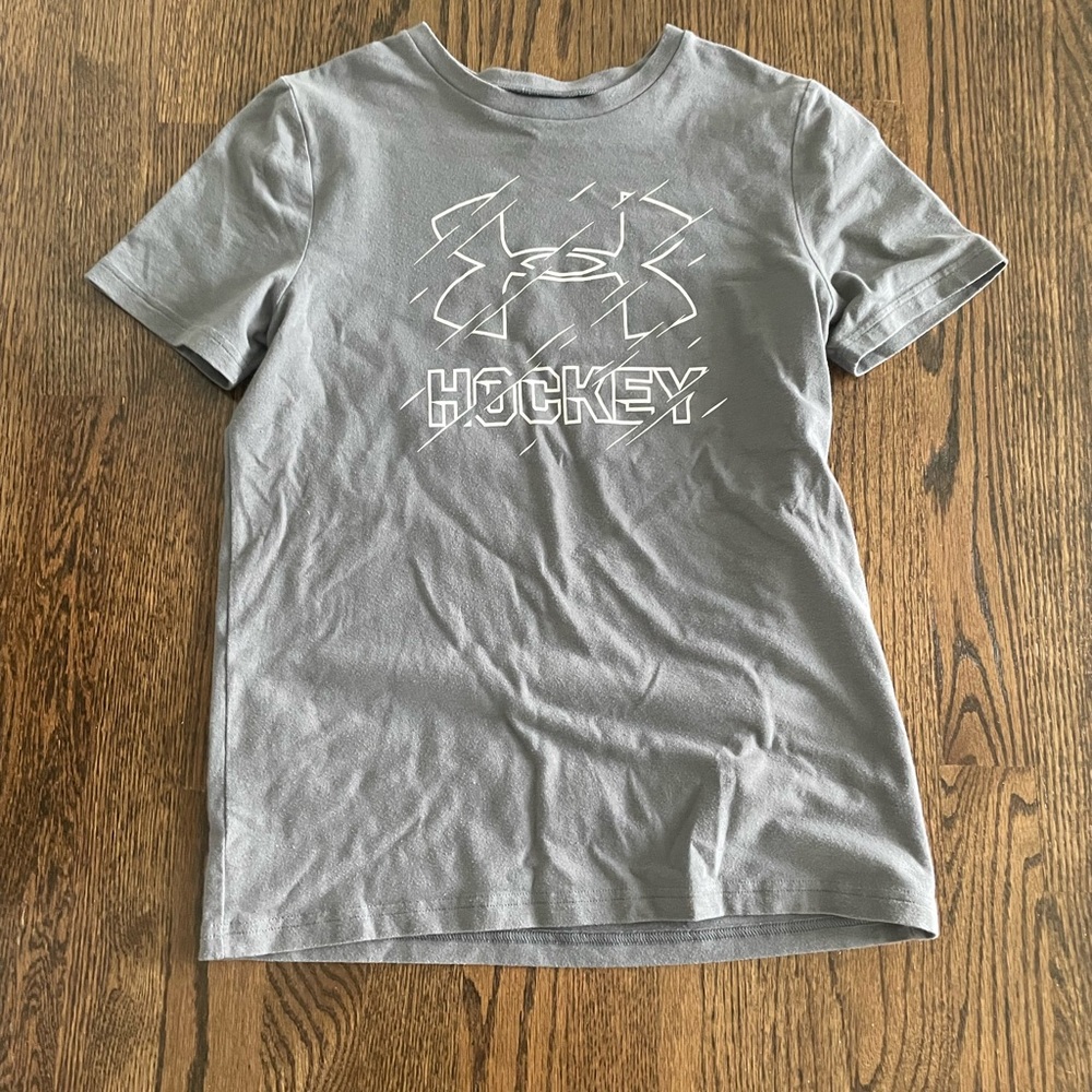 Youth large UA tshirt in EUC
